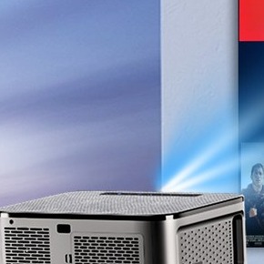 Vidéoprojecteur Portable 3600 ANSI avec Google TV, 1080p Natif, vue de trois quarts