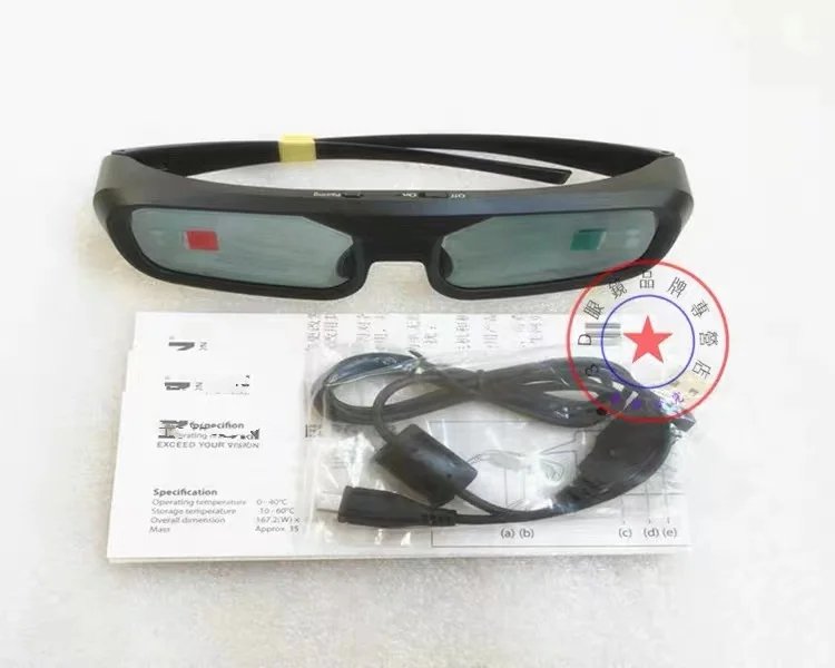 Lunettes 3D passives rechargeables pour écran de projection, vue de trois quarts